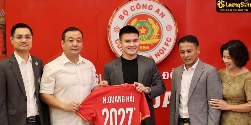 Quang Hải ký hợp đồng mới, ở lại CLB Công an Hà Nội