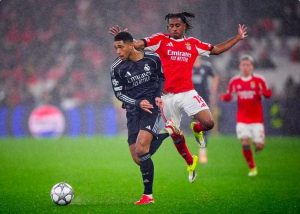 Dù bị dẫn trước, các cầu thủ Benfica vẫn thi đấu đầy nỗ lực với niềm tin vào một chiến quả ngọt ngào.